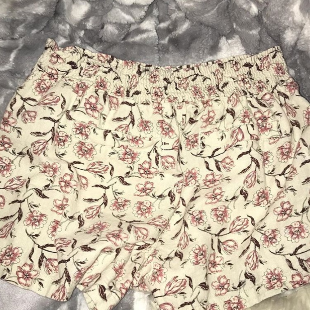 Shorts - Picture 2 of 3